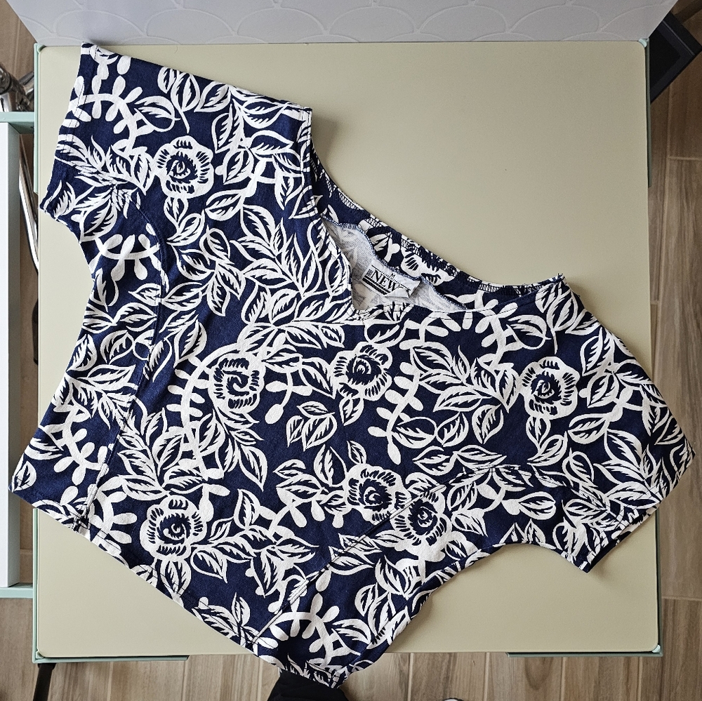EUC Floral Crop top - Size M